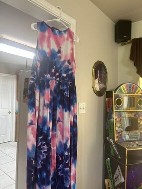 Sleeveless Tie-Dye Maxi Dress in Pink, Blue & White with pockets